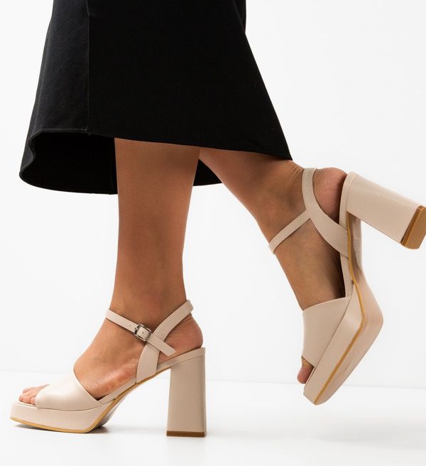 Ali Сандали на ток Lucineh Бежов