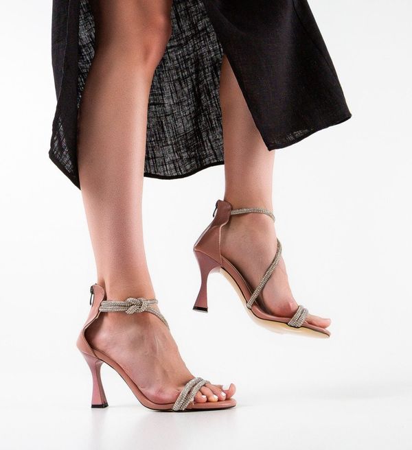 Udobni Сандали на ток Luisa Розов