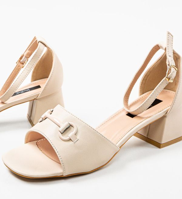 Ali Сандали на ток Lutgar Бежов