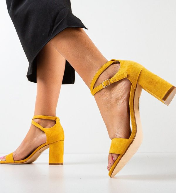 Ali Сандали на ток Lyla Жълти