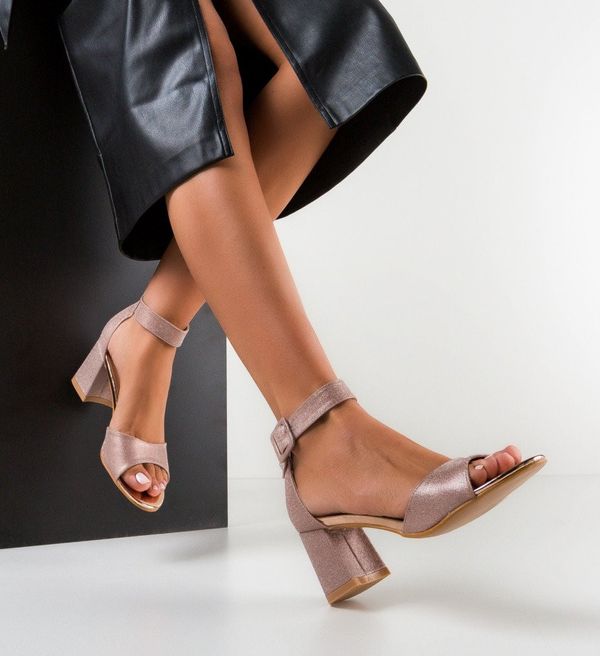 Carolie Сандали на ток Maddox Златни