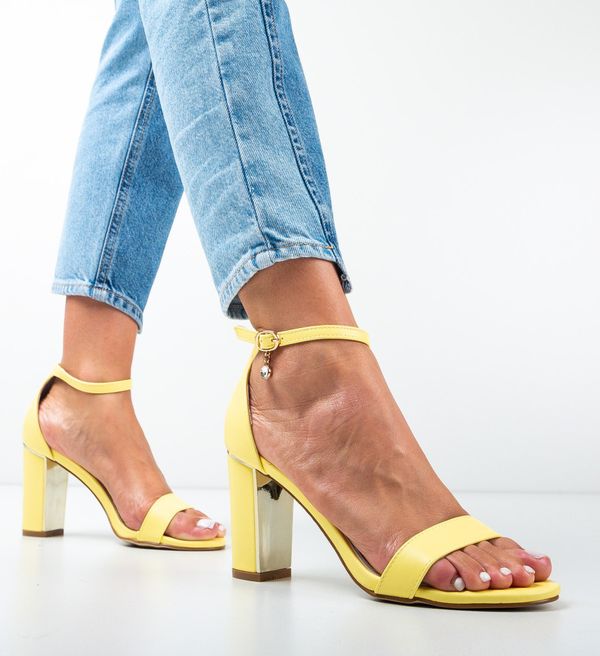 Botinelli Сандали на ток Mae Жълти