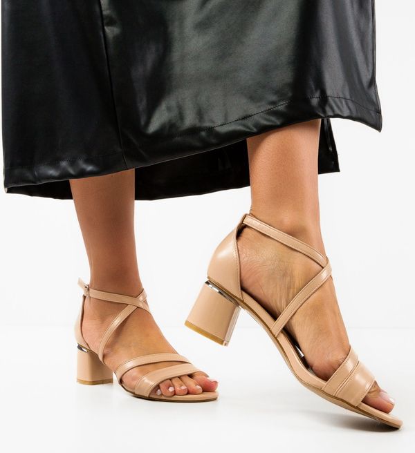 Hebe Сандали на ток Manana Бежов