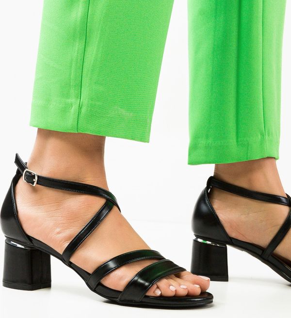 Hebe Сандали на ток Manana Черни