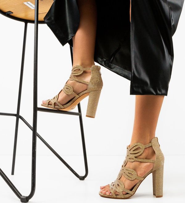 Mei Сандали на ток Meritxell Златни