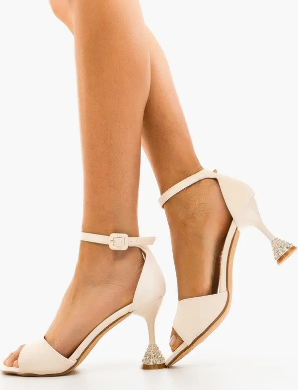 Mei Сандали на ток Merkato Бежов