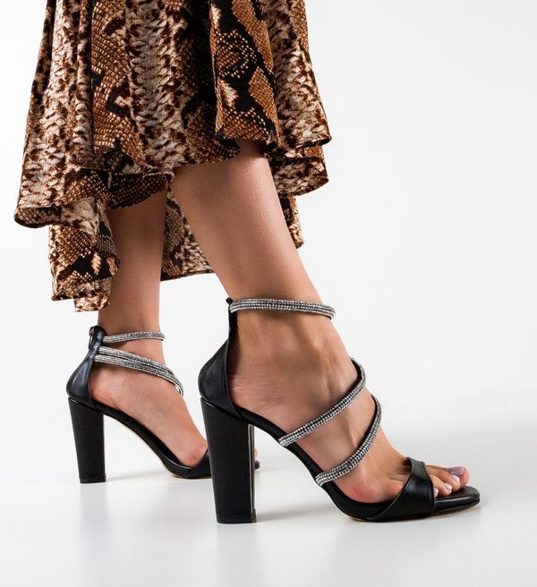 Wow Shoes Сандали на ток Minion Черни