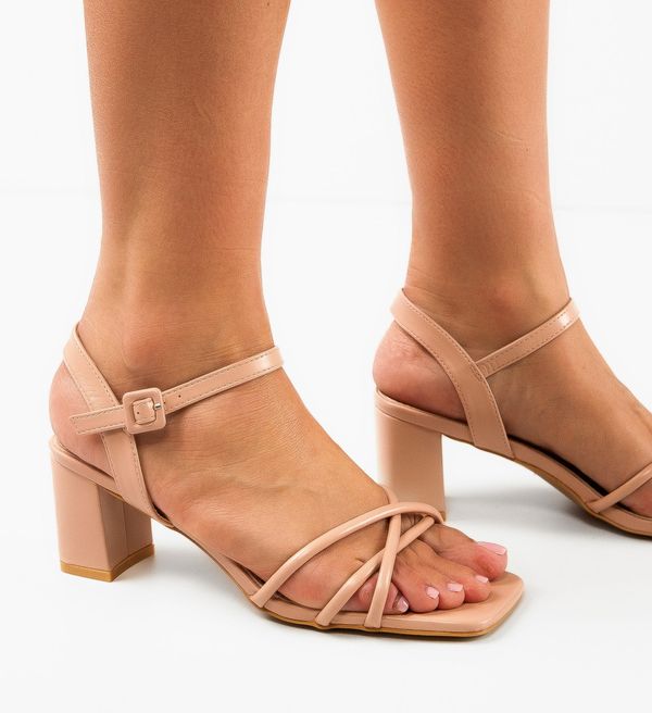 Ali Сандали на ток Mpho Нуд