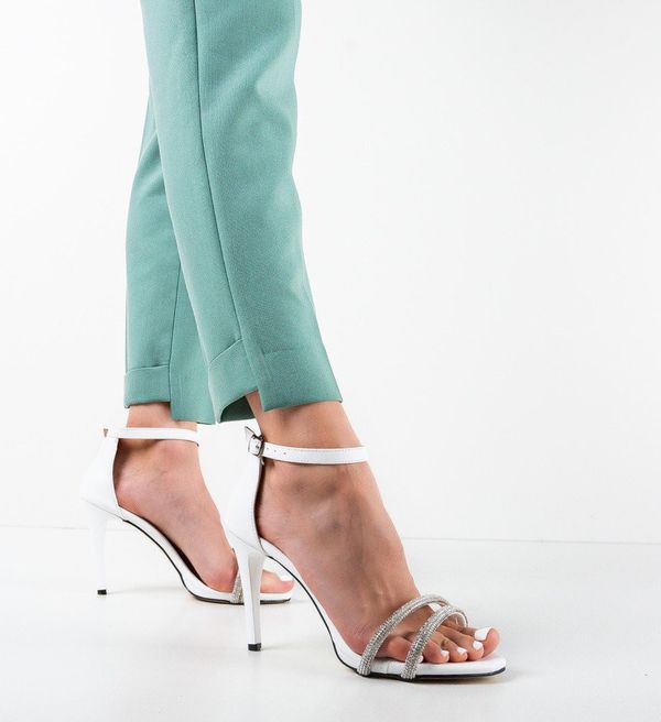 Wow Shoes Сандали на ток Myretam Бели