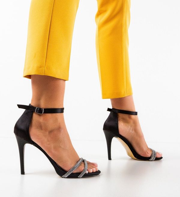 Wow Shoes Сандали на ток Myretam Черни