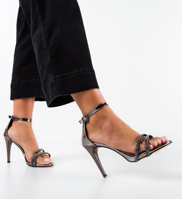 Wow Shoes Сандали на ток Myretam Сив