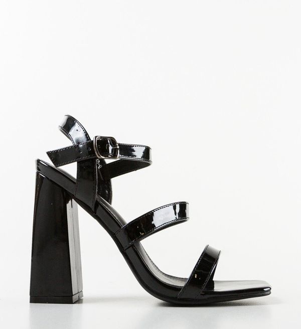 Ali Сандали на ток Neha Черни