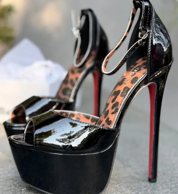 Wow Shoes Сандали на ток Ninesa Черни