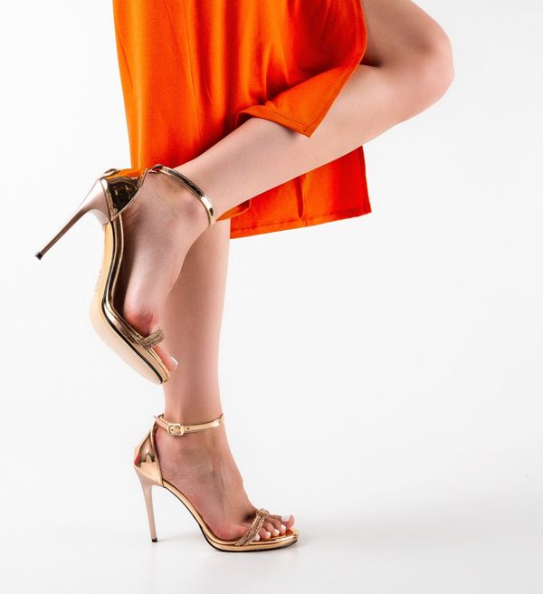 Wow Shoes Сандали на ток Nishio Златни