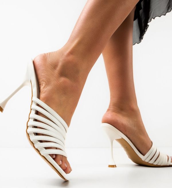 Botinelli Сандали на ток Ozolinsh Бели