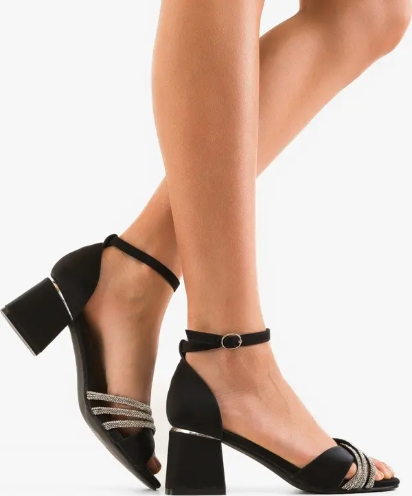 Mei Сандали на ток Pakka Черни