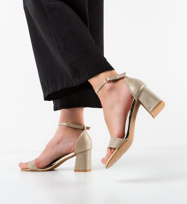 Carolie Сандали на ток Parker Златни