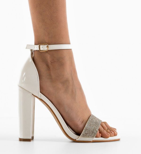 Cristina Сандали на ток Peppe Бели