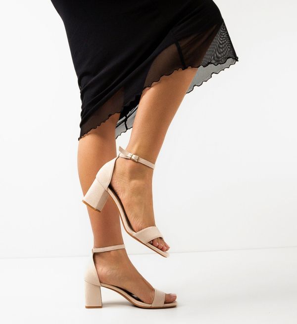 Ali Сандали на ток Philomela Бежов