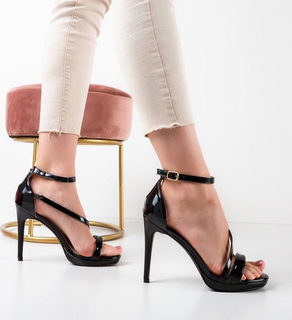 Ali Сандали на ток Pitts Черни