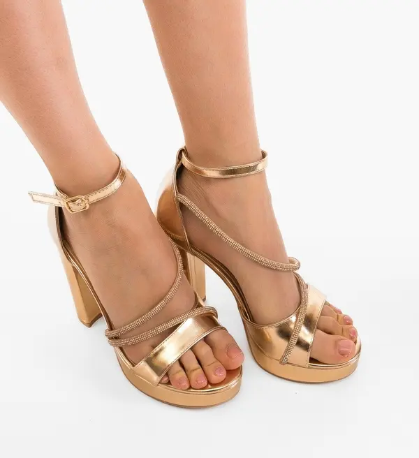 Carolie Сандали на ток Poppy Златни