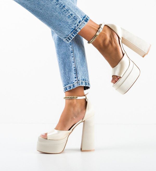 Ali Сандали на ток Pugh Бежов