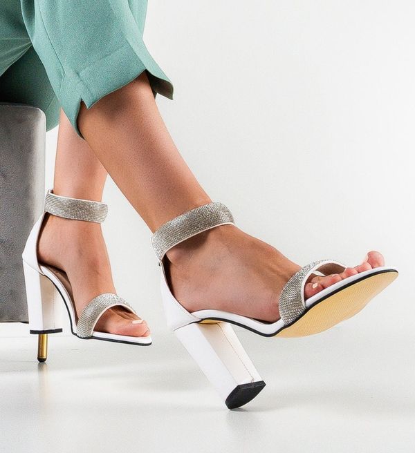 Wow Shoes Сандали на ток Ragada Бели