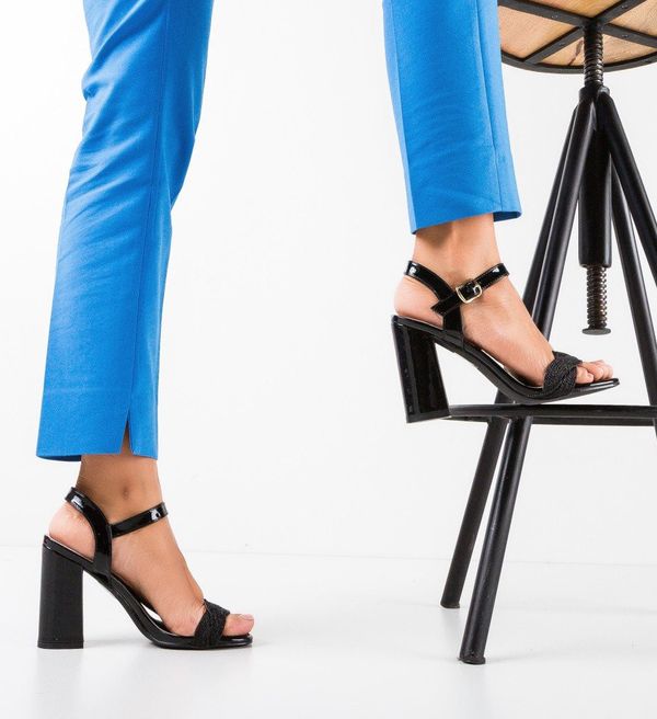 Ali Сандали на ток Rebekah Черни