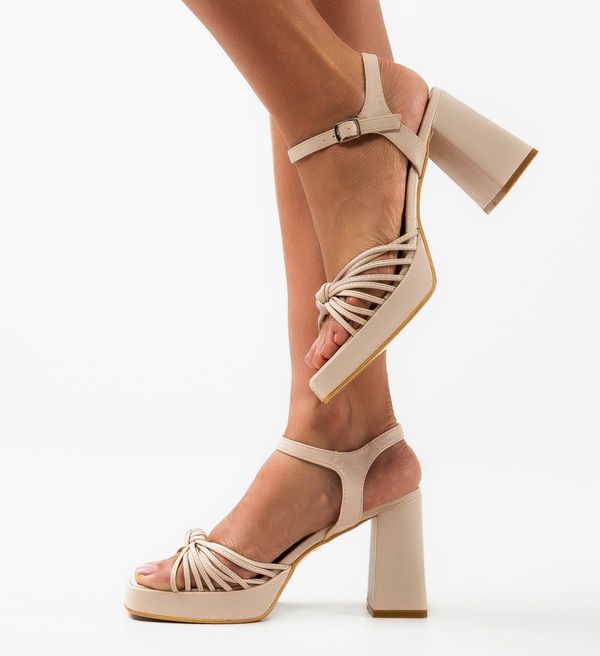 Ali Сандали на ток Reed Бежов