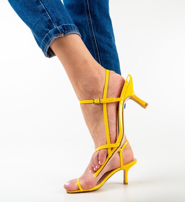 Ali Сандали на ток Romy Жълти