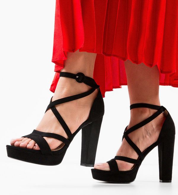 Tony Сандали на ток Ross Черни