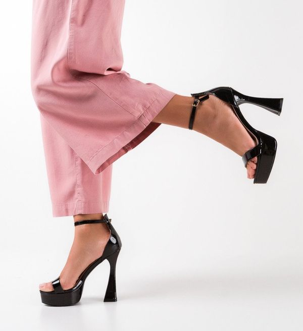 Ali Сандали на ток Roth Черни