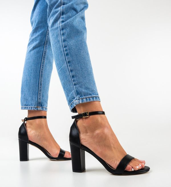 Botinelli Сандали на ток Ruairi Черни