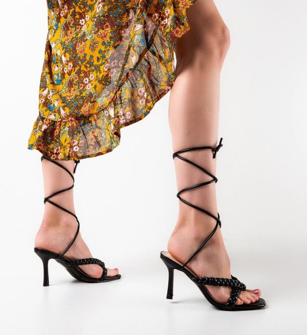 Ali Сандали на ток Russell Черни