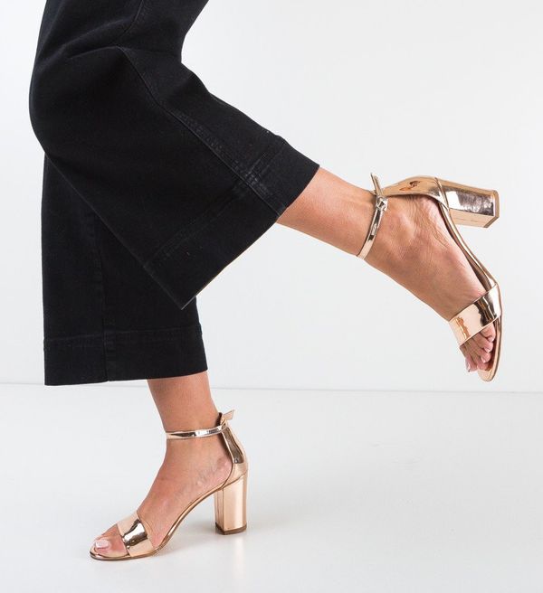 Wow Shoes Сандали на ток Sambela Златни