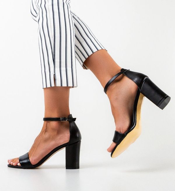 Wow Shoes Сандали на ток Sambelar Черни