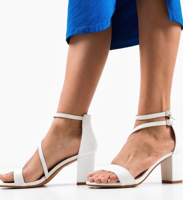 Mei Сандали на ток Sanpe Бели