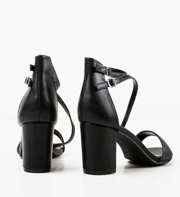 Mei Сандали на ток Sanpe Черни