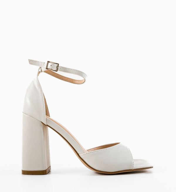 Ali Сандали на ток Santo Бели