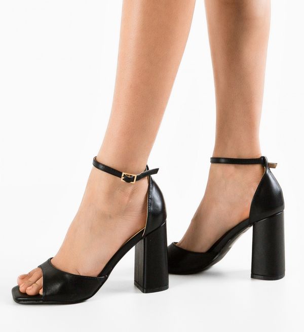 Ali Сандали на ток Santo Черни