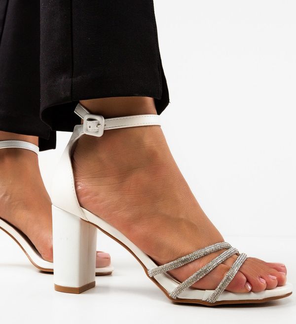 Mei Сандали на ток Scout Бели