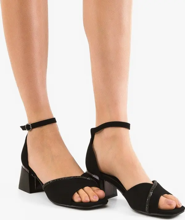 Mei Сандали на ток Susanne Черни