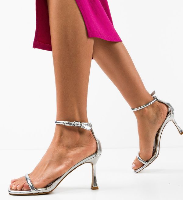 Ali Сандали на ток Sykes Сребърни