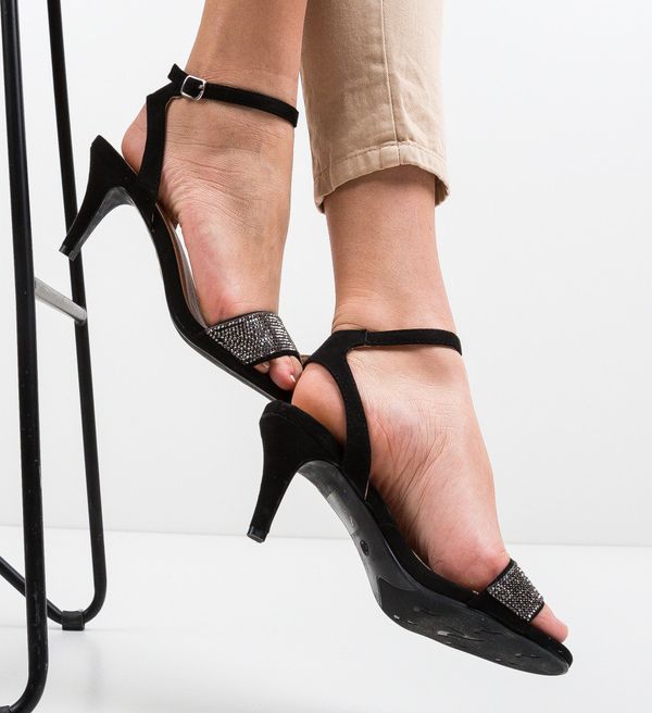 Ali Сандали на ток Talley Черни