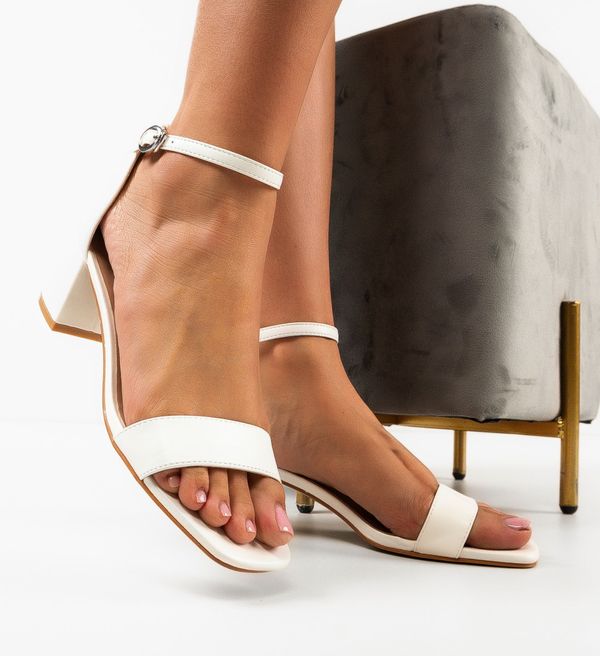 QING Сандали на ток Thomas Бели