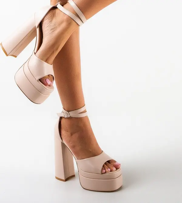 Carolie Сандали на ток Tidis Бежов