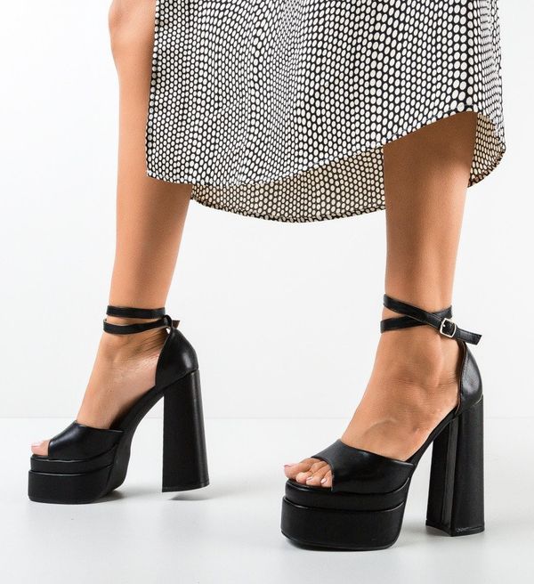 Carolie Сандали на ток Tidis Черни