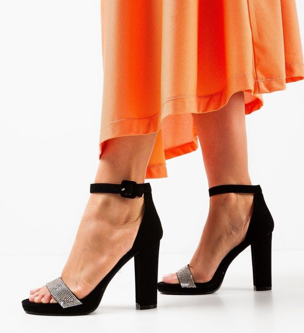 Mei Сандали на ток Tloy Черни