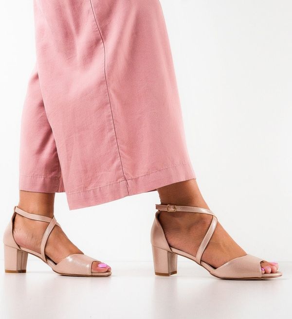 Tony Сандали на ток Tyka Златни