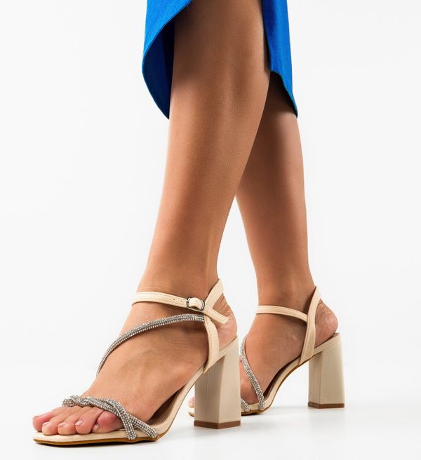 Ali Сандали на ток Velvela Бежов